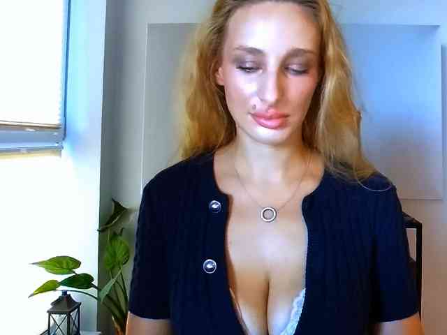 Model: MarilynShow