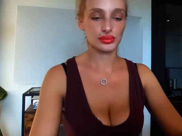 Model: MarilynShow