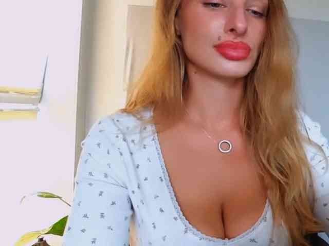 MarilynShow webcam
