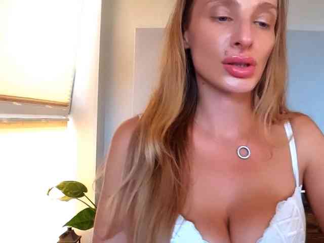 MarilynShow webcam