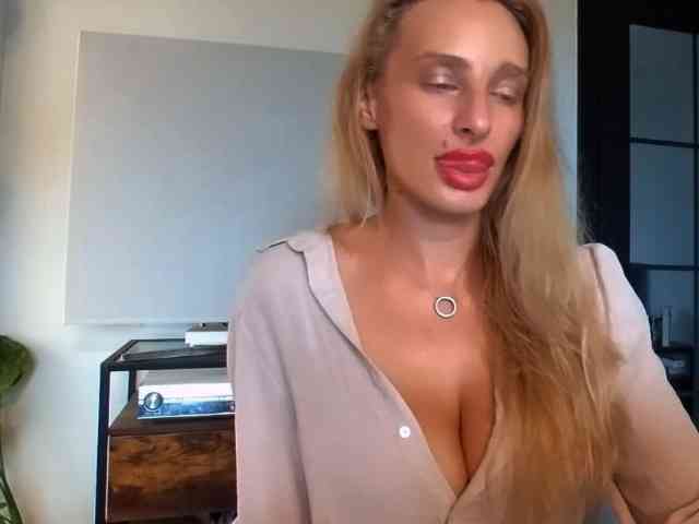 Model: MarilynShow