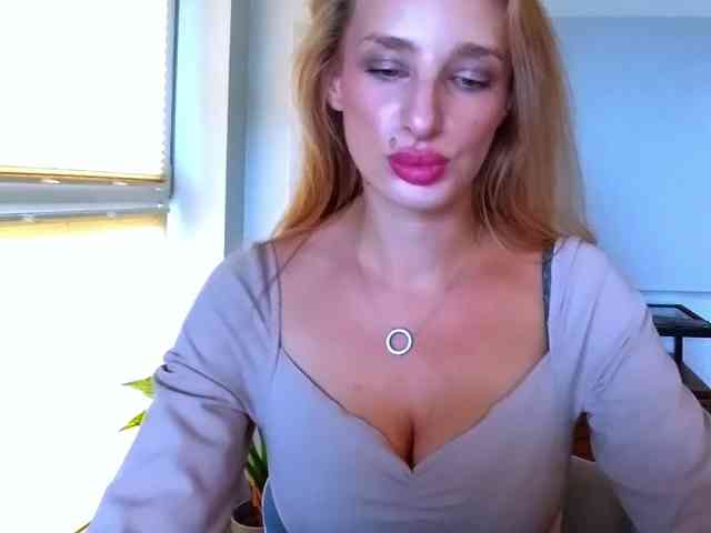 MarilynShow webcam
