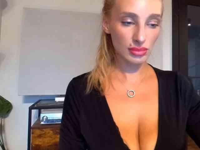 Model: MarilynShow