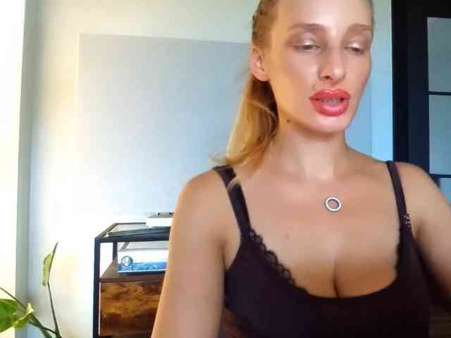 MarilynShow webcam