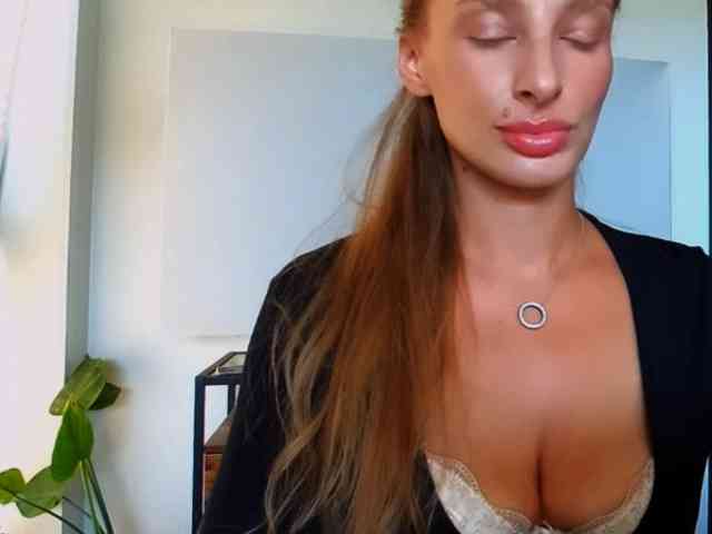 MarilynShow webcam