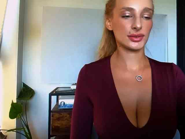 Model: MarilynShow