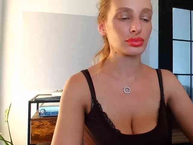 MarilynShow webcam