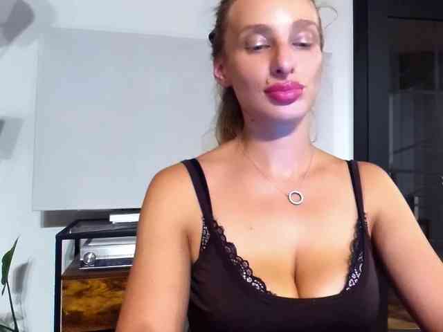 MarilynShow webcam