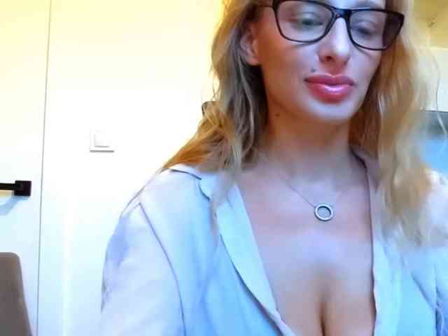 MarilynShow webcam