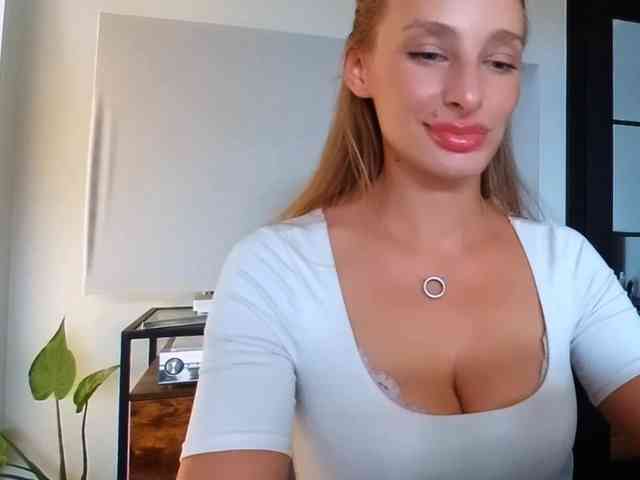 MarilynShow webcam