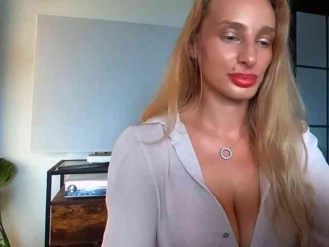 Model: MarilynShow