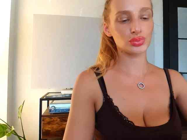 MarilynShow webcam