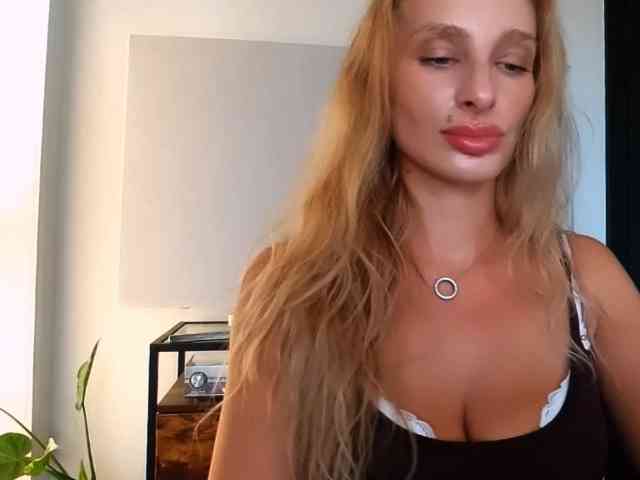 MarilynShow webcam