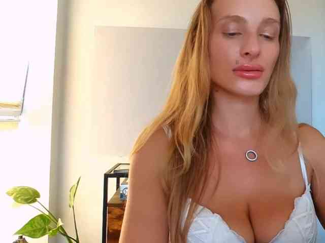 Model: MarilynShow