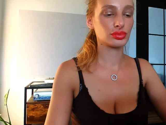 MarilynShow webcam