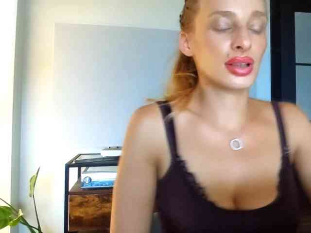 MarilynShow webcam