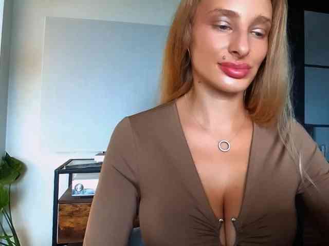 Model: MarilynShow