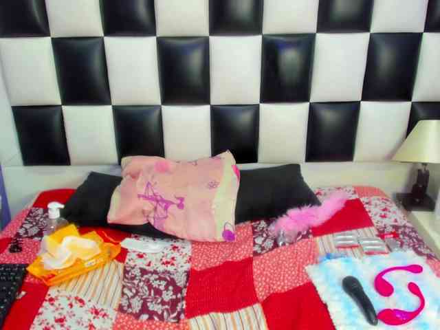 ariana-naugthy webcam
