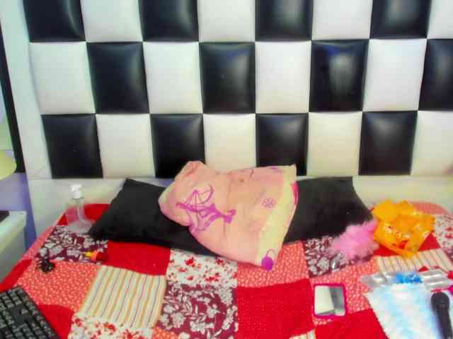 ariana-naugthy webcam