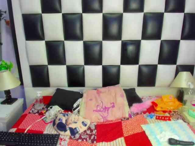 ariana-naugthy webcam