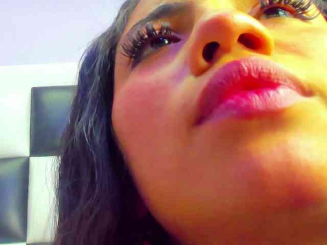 ariana-naugthy webcam