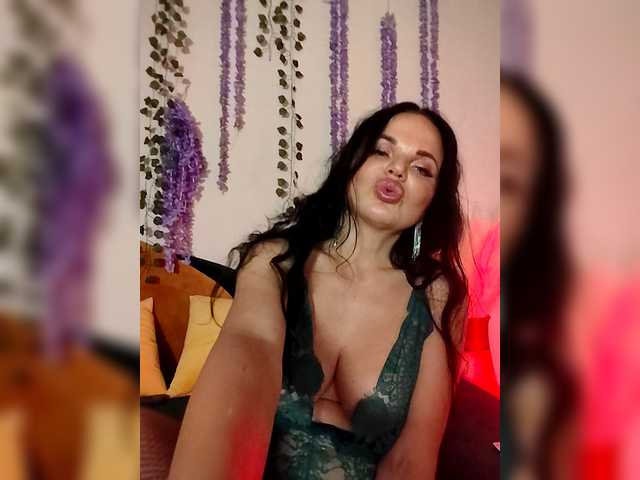 Kirakedi's BongaCams show and profile