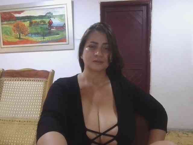 kitybigboobsxx webcam