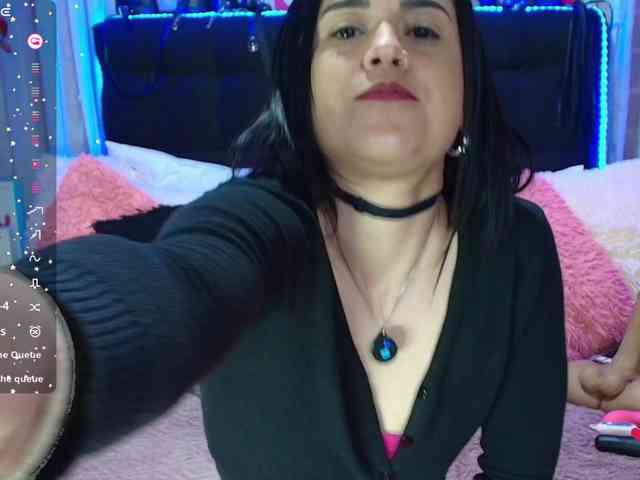 Hannahot69 webcam