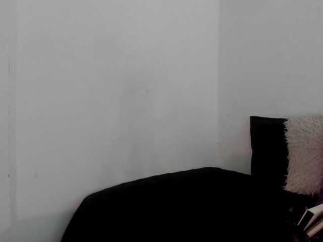 Liily-moore live cam on BongaCams
