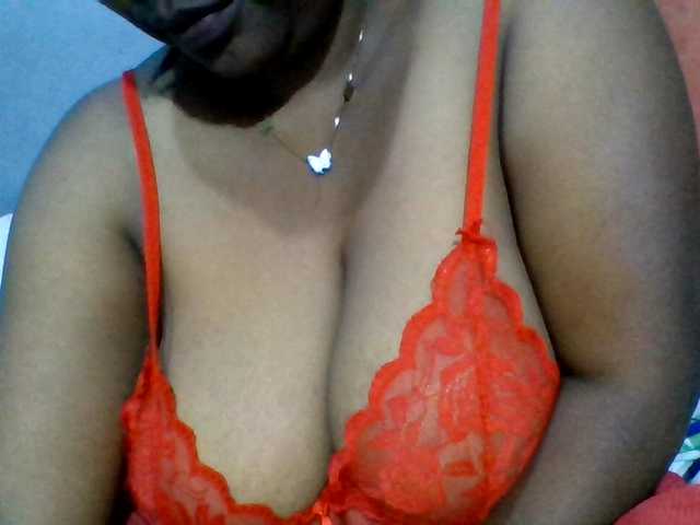 Saminahh live cam on BongaCams