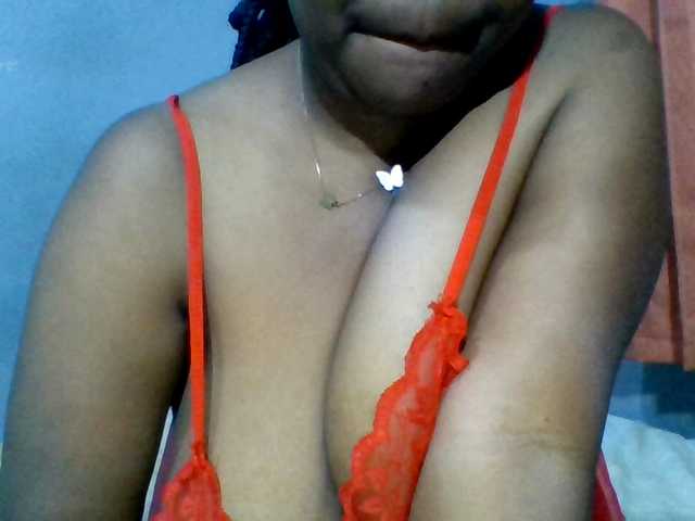 Saminahh Live Cam on BongaCams