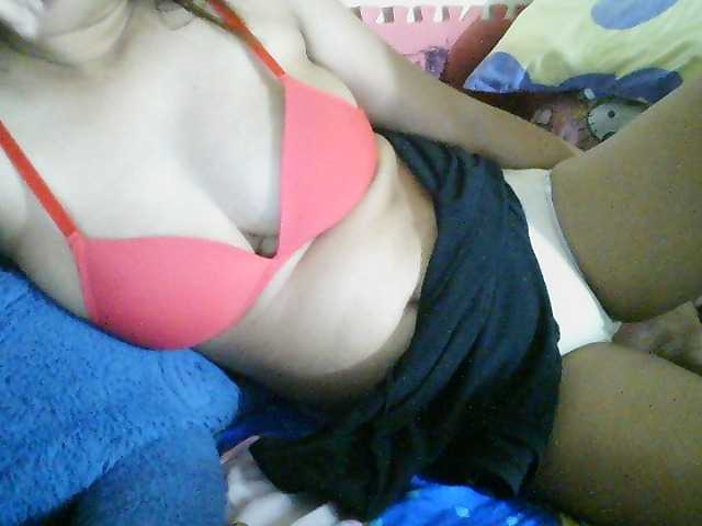 yummyflirtpussy live cam on BongaCams