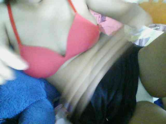yummyflirtpussy Live Webcam on BongaCams
