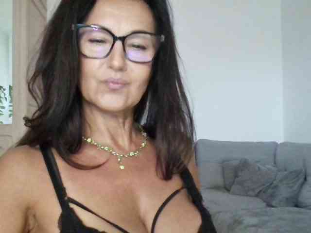 MilfRalia webcam