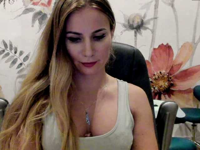 SweetMirande live cam on BongaCams