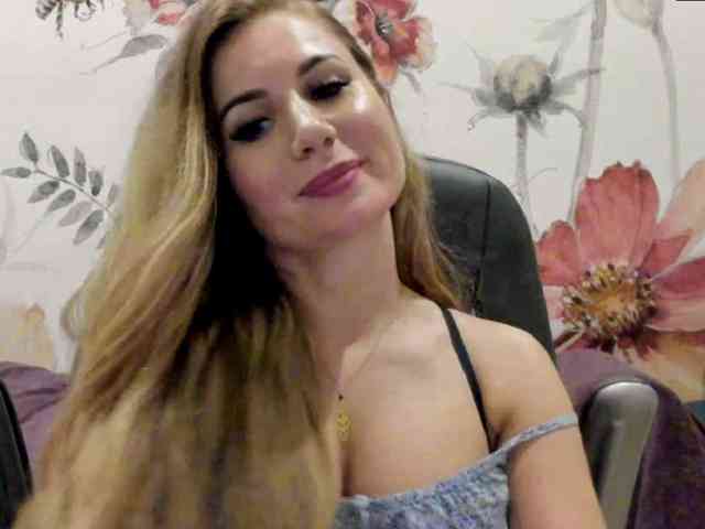 SweetMirande webcam