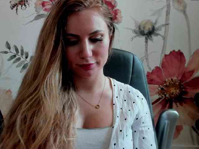 SweetMirande webcam