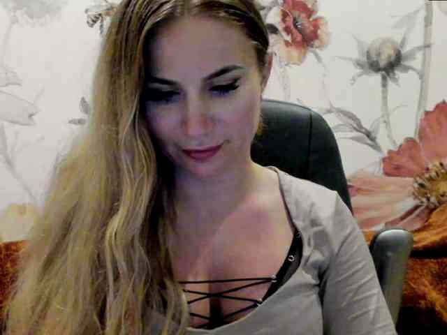 SweetMirande webcam
