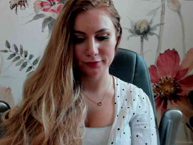 SweetMirande webcam