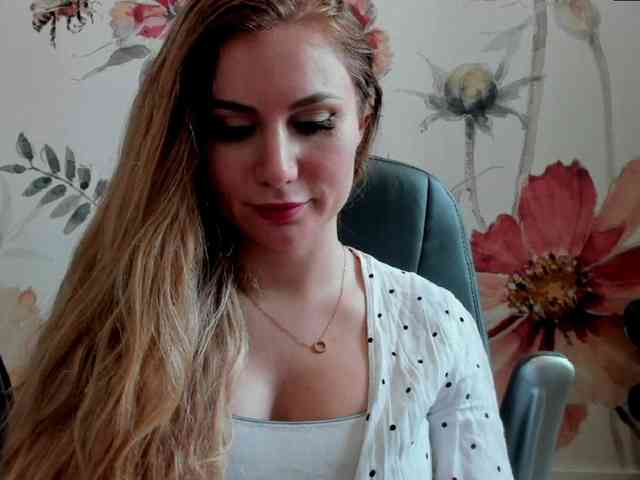 SweetMirande webcam