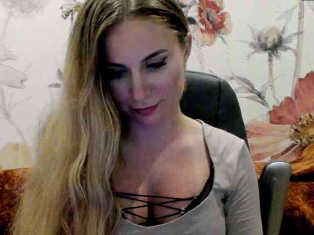 SweetMirande webcam