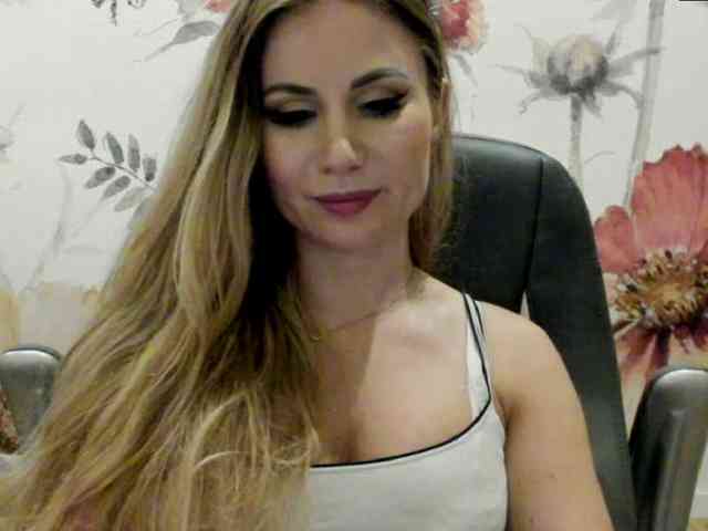 SweetMirande webcam