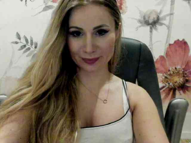 SweetMirande webcam