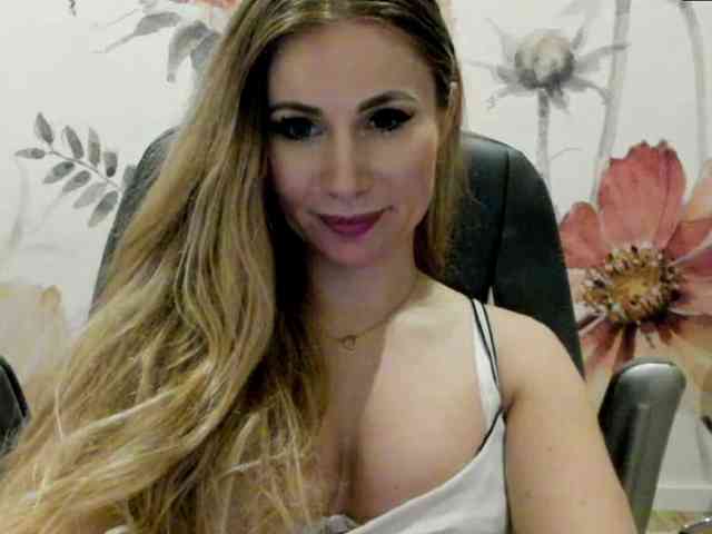 SweetMirande webcam