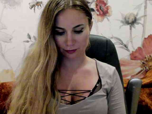 SweetMirande webcam