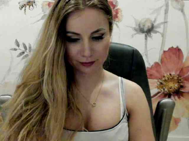 SweetMirande webcam