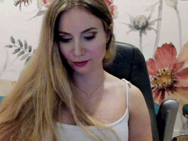 SweetMirande webcam