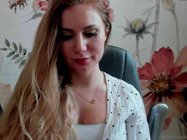 SweetMirande webcam