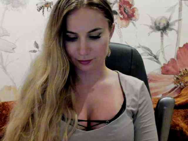 SweetMirande webcam