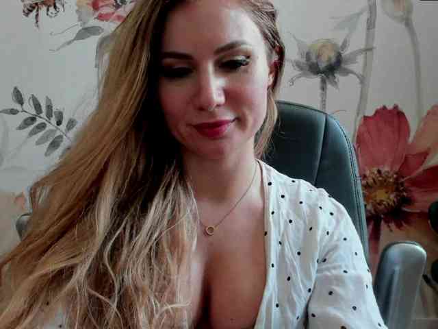 SweetMirande webcam
